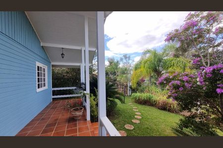 Casa de condomínio à venda com 303m², 3 quartos e 4 vagas
