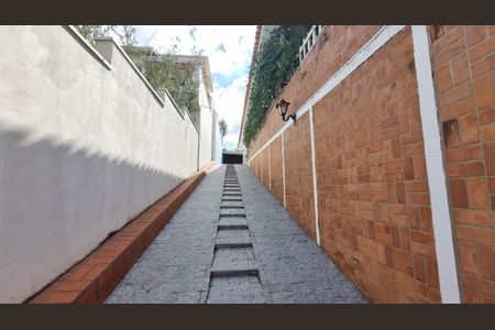 Casa de condomínio à venda com 303m², 3 quartos e 4 vagas