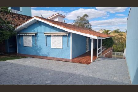 Casa de condomínio à venda com 303m², 3 quartos e 4 vagas