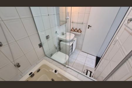 Casa de condomínio à venda com 303m², 3 quartos e 4 vagas
