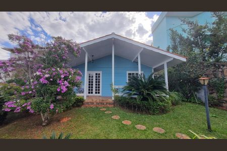 Casa de condomínio à venda com 303m², 3 quartos e 4 vagas