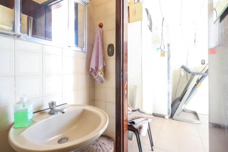 Casa à venda com 164m², 2 quartos e 5 vagas Casa à venda com 164m², 2 quartos e 5 vagasBanheiro de Serviço