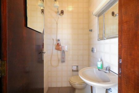 Casa à venda com 164m², 2 quartos e 5 vagas Casa à venda com 164m², 2 quartos e 5 vagasBanheiro de Serviço