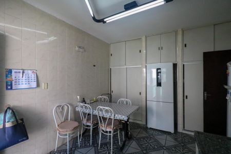 Casa à venda com 164m², 2 quartos e 5 vagas Casa à venda com 164m², 2 quartos e 5 vagasCozinha