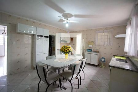 Casa à venda com 180m², 2 quartos e 1 vaga Casa à venda com 180m², 2 quartos e 1 vagaCozinha Casa 2