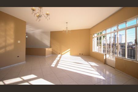 Casa à venda com 380m², 4 quartos e 3 vagas Casa à venda com 380m², 4 quartos e 3 vagasSala