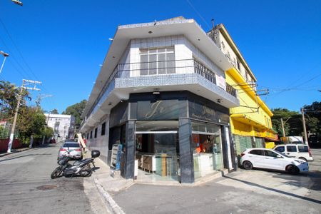 Casa à venda com 380m², 4 quartos e 3 vagas Casa à venda com 380m², 4 quartos e 3 vagasFachada