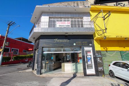 Casa à venda com 380m², 4 quartos e 3 vagas Casa à venda com 380m², 4 quartos e 3 vagasFachada