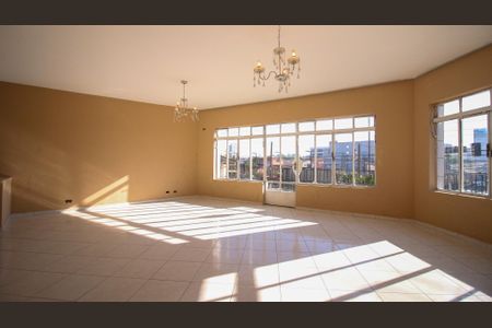 Casa à venda com 380m², 4 quartos e 3 vagas Casa à venda com 380m², 4 quartos e 3 vagasSala