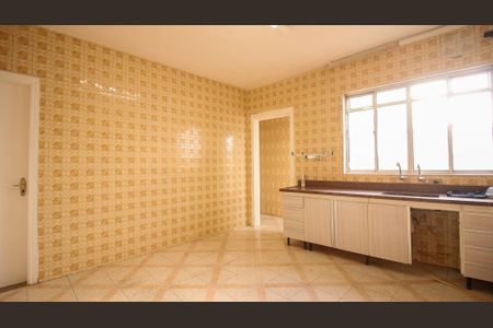 Casa à venda com 380m², 4 quartos e 3 vagas Casa à venda com 380m², 4 quartos e 3 vagasCozinha