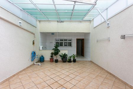 Casa à venda com 213m², 4 quartos e 4 vagasQuintal