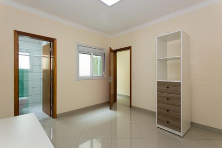 Casa à venda com 213m², 4 quartos e 4 vagasSuíte 3