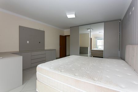 Casa à venda com 213m², 4 quartos e 4 vagasSuíte 1