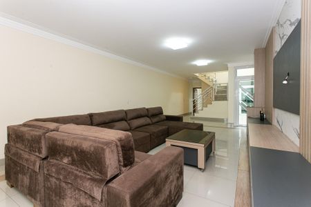 Casa à venda com 213m², 4 quartos e 4 vagasSala