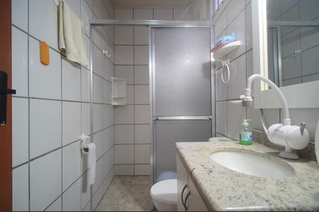 Casa à venda com 180m², 3 quartos e 4 vagasBanheiro da Suíte 2