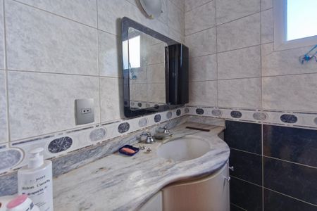 Casa à venda com 321m², 3 quartos e 3 vagas Casa à venda com 321m², 3 quartos e 3 vagasBanheiro Social