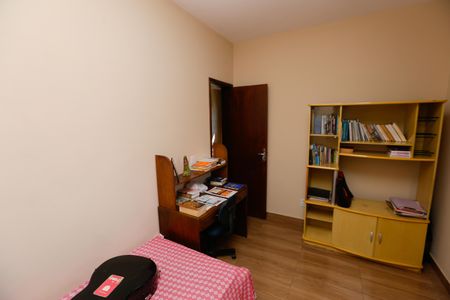 Casa à venda com 336m², 5 quartos e 3 vagasQuarto 2