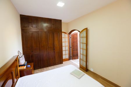 Casa à venda com 336m², 5 quartos e 3 vagasSuíte