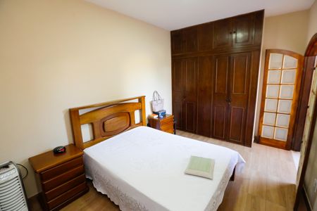 Casa à venda com 336m², 5 quartos e 3 vagasSuíte