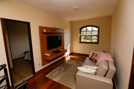 Casa à venda com 336m², 5 quartos e 3 vagasSala