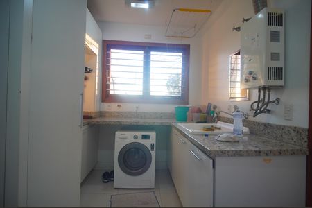 Casa à venda com 350m², 5 quartos e 3 vagasÁrea de Serviço