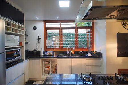 Casa à venda com 350m², 5 quartos e 3 vagasCozinha