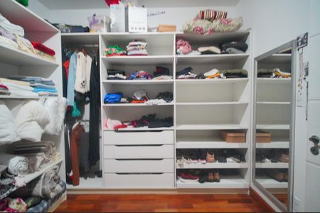 Casa à venda com 350m², 5 quartos e 3 vagasCloset da suíte 3