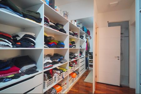 Casa à venda com 350m², 5 quartos e 3 vagasCloset da suíte