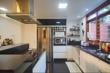 Casa à venda com 350m², 5 quartos e 3 vagasCozinha