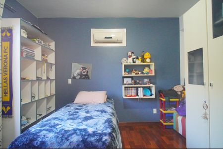 Casa à venda com 350m², 5 quartos e 3 vagasSuíte 2