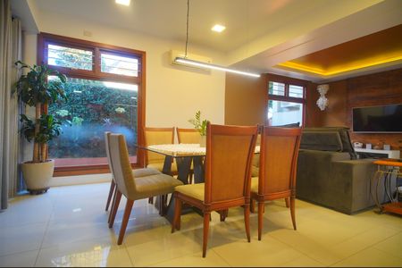 Casa à venda com 350m², 5 quartos e 3 vagasSala de Jantar