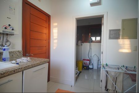 Casa à venda com 350m², 5 quartos e 3 vagasÁrea de Serviço