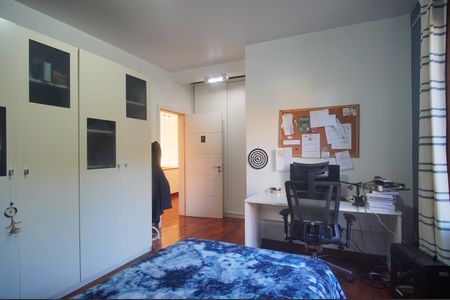 Casa à venda com 350m², 5 quartos e 3 vagasSuíte 2