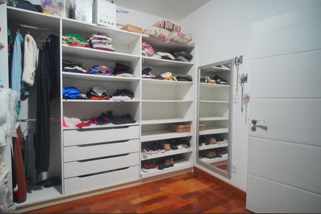 Casa à venda com 350m², 5 quartos e 3 vagasCloset da suíte 3