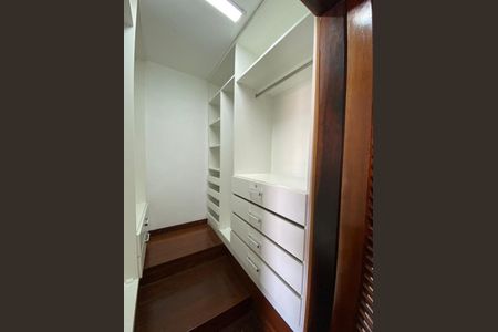 Casa à venda com 380m², 4 quartos e 5 vagas Casa à venda com 380m², 4 quartos e 5 vagasFoto 22