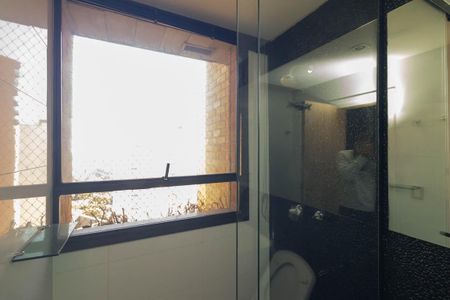 Apartamento para alugar com 260m², 3 quartos e 4 vagasBanheiro da Suíte 2