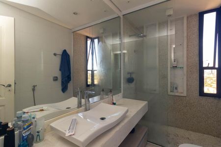 Apartamento para alugar com 260m², 3 quartos e 4 vagasBanheiro da Suíte 1