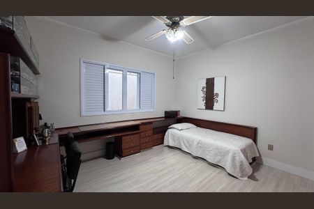 Casa à venda com 334m², 6 quartos e 9 vagas Casa à venda com 334m², 6 quartos e 9 vagasQuarto