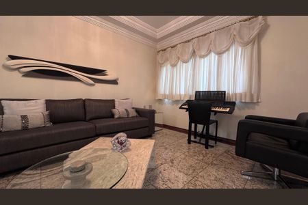 Casa à venda com 334m², 6 quartos e 9 vagas Casa à venda com 334m², 6 quartos e 9 vagasSala