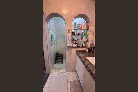 Casa à venda com 334m², 6 quartos e 9 vagas Casa à venda com 334m², 6 quartos e 9 vagasBanheiro da Suíte 1