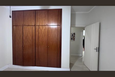 Casa à venda com 334m², 6 quartos e 9 vagas Casa à venda com 334m², 6 quartos e 9 vagasQuarto