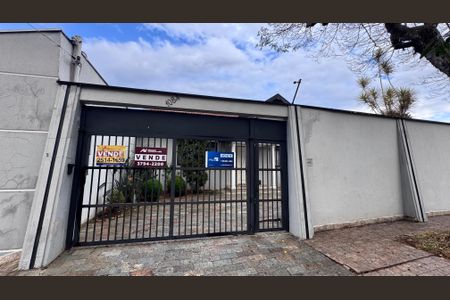 Casa à venda com 334m², 6 quartos e 9 vagas Casa à venda com 334m², 6 quartos e 9 vagasFachada