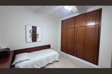 Casa à venda com 334m², 6 quartos e 9 vagas Casa à venda com 334m², 6 quartos e 9 vagasQuarto