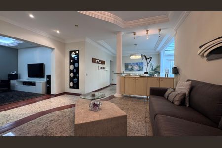 Casa à venda com 334m², 6 quartos e 9 vagas Casa à venda com 334m², 6 quartos e 9 vagasSala