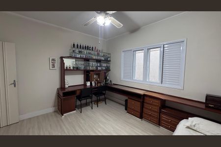 Casa à venda com 334m², 6 quartos e 9 vagas Casa à venda com 334m², 6 quartos e 9 vagasQuarto