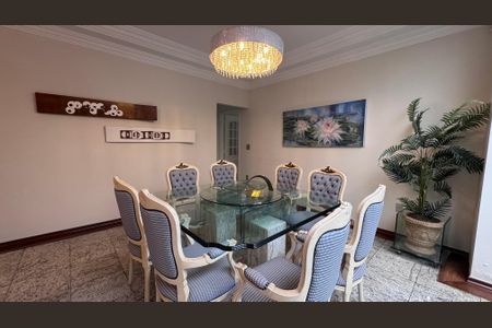 Casa à venda com 334m², 6 quartos e 9 vagas Casa à venda com 334m², 6 quartos e 9 vagasSala de Jantar