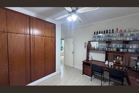 Casa à venda com 334m², 6 quartos e 9 vagas Casa à venda com 334m², 6 quartos e 9 vagasQuarto