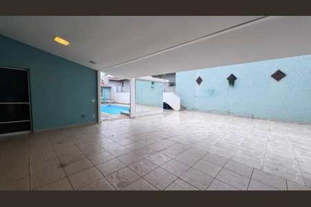 Casa à venda com 334m², 6 quartos e 9 vagas Casa à venda com 334m², 6 quartos e 9 vagasGaragem