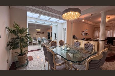 Casa à venda com 334m², 6 quartos e 9 vagas Casa à venda com 334m², 6 quartos e 9 vagasSala de Jantar