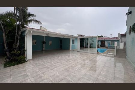 Casa à venda com 334m², 6 quartos e 9 vagas Casa à venda com 334m², 6 quartos e 9 vagasGaragem